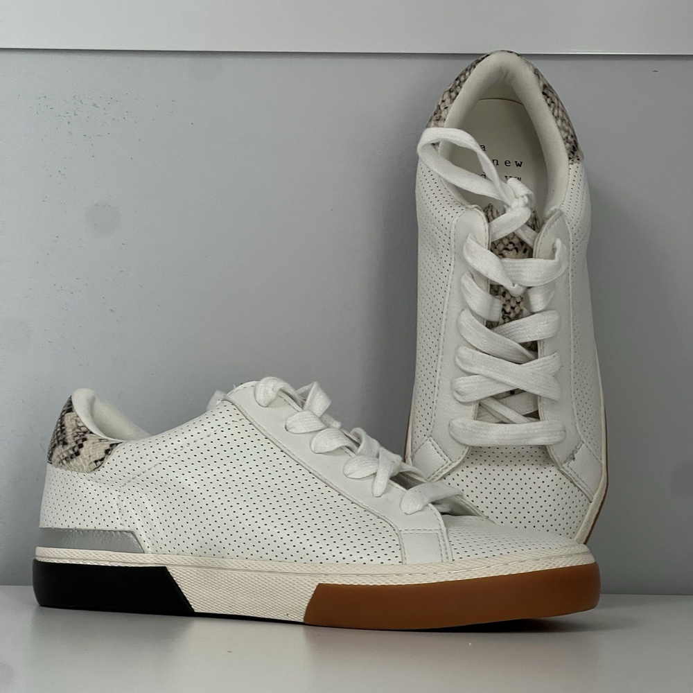 Women's Universal Thread Snakeskin  White and Silver‎ Sneakers Size 6